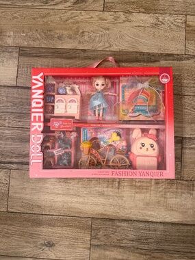 Yanqier Princess Doll & Fashion Play Set